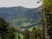 Tele-Blick vom Kamelberg nach Sdwesten ins Kleintal zum Altvogthof am 1.5.2006