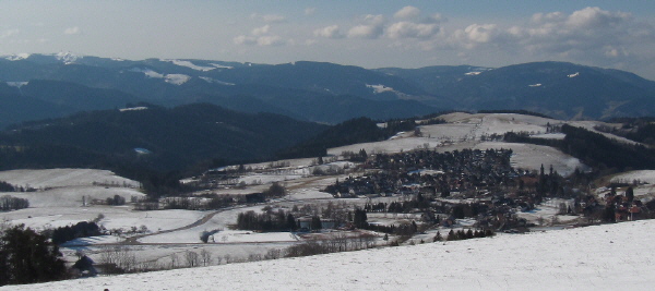 Blick vom Heitzmannsberg nach Sden ber St.Peter zu Feldberg (links) und Schauinsland (rechts) am 7.3.2012